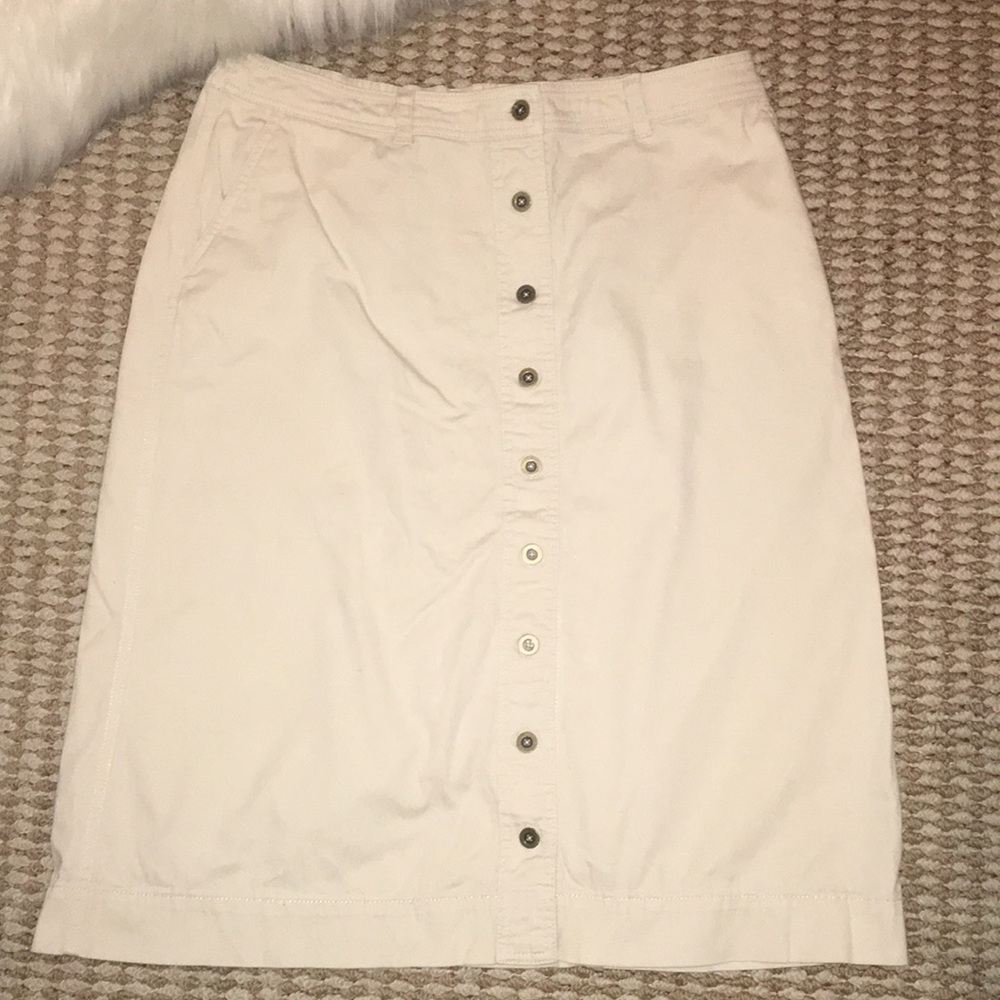 4 for $25🌟Tan Laura Scott button down skirt